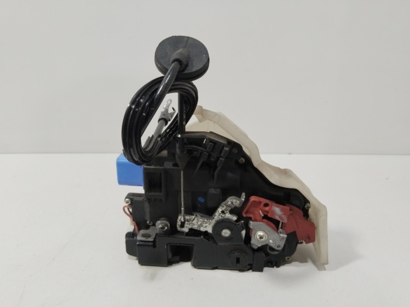 Recambio de cerradura puerta delantera izquierda para volkswagen jetta iii (1k2) 2.0 tdi referencia OEM IAM 7L0839016D  