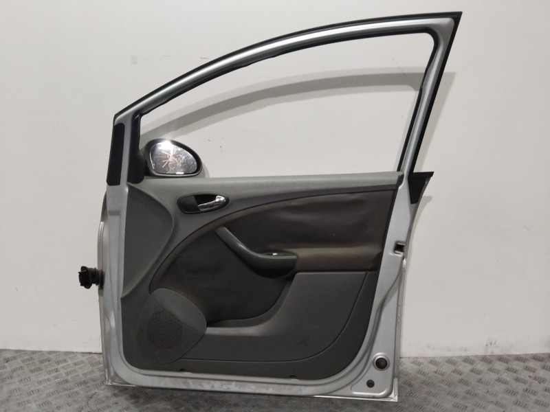 Recambio de puerta delantera derecha para seat altea (5p1) 1.9 tdi referencia OEM IAM 5P0831056  