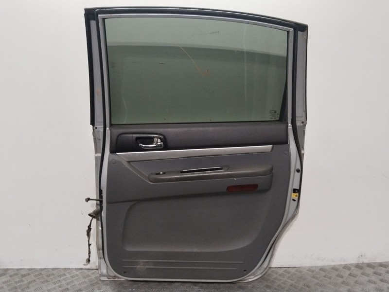 Recambio de puerta trasera derecha para ssangyong rodius i 2.7 xdi referencia OEM IAM 6300421101  