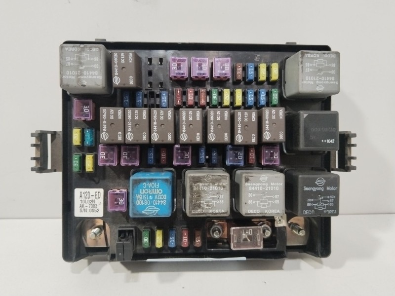 Recambio de caja reles / fusibles para ssangyong rodius i 2.7 xdi referencia OEM IAM 8211021000  