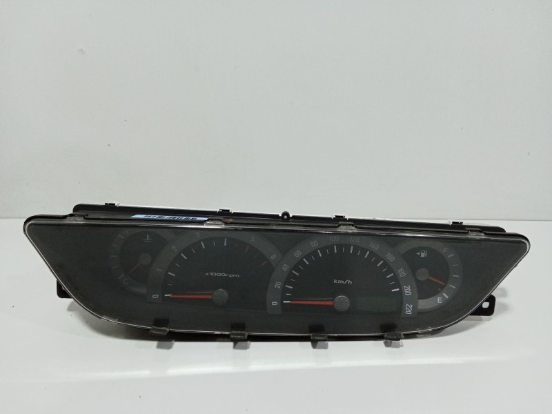 Recambio de cuadro instrumentos para ssangyong rodius i 2.7 xdi referencia OEM IAM 8020021104  