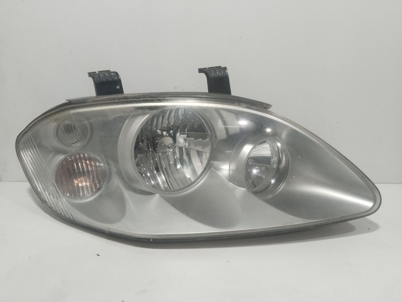 Recambio de faro derecho para ssangyong rodius i 2.7 xdi referencia OEM IAM 8310221205  