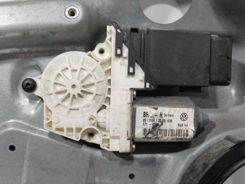 Recambio de elevalunas delantero izquierdo para volkswagen golf iv berlina (1j1) conceptline referencia OEM IAM 1J3837461D  