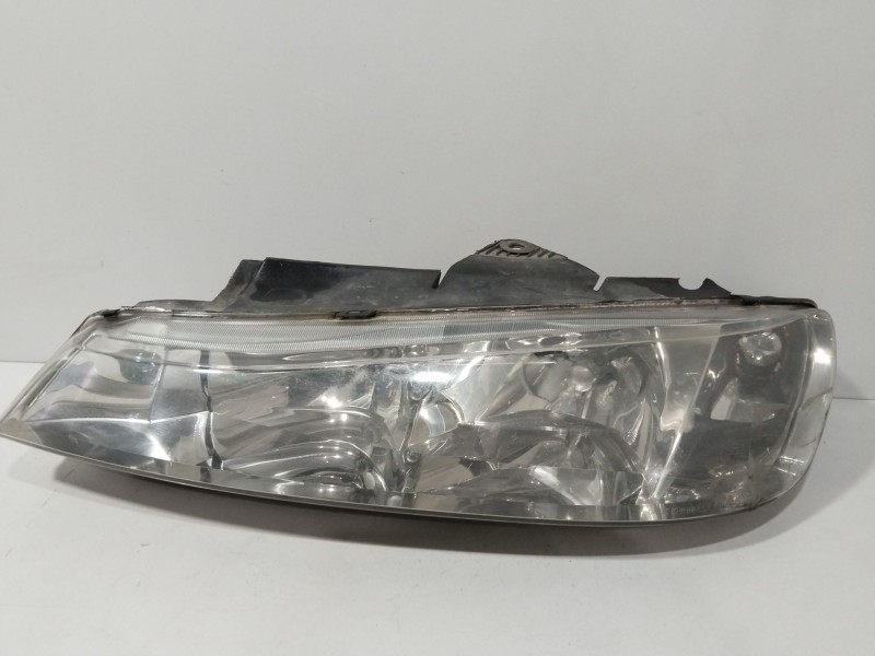 Recambio de faro izquierdo para peugeot 406 (8b) 2.2 hdi referencia OEM IAM 0301175001  