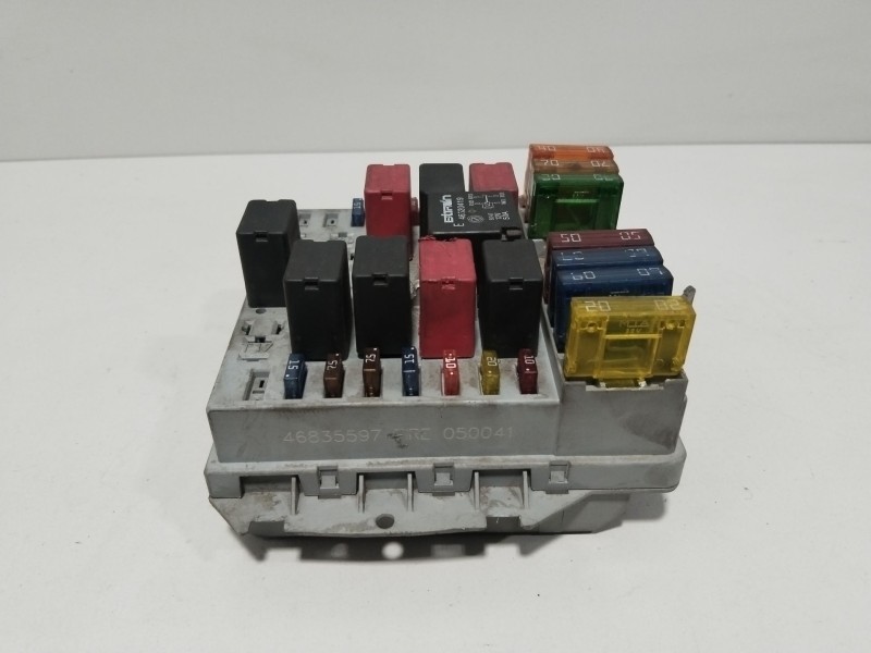 Recambio de caja reles / fusibles para fiat punto (188_) 1.4 referencia OEM IAM 46835597  