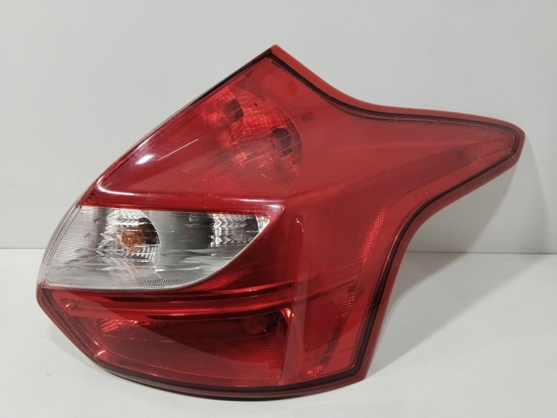 Recambio de piloto trasero derecho para ford focus iii 1.6 tdci referencia OEM IAM 1825318  