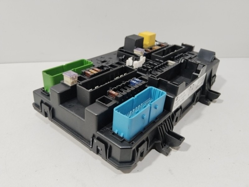 Recambio de caja reles / fusibles para opel astra h (a04) 1.7 cdti (l48) referencia OEM IAM 13181278  