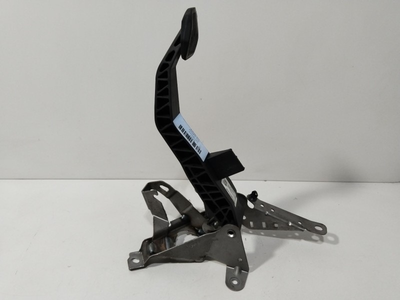 Recambio de pedal embrague para ford focus iii 1.6 tdci referencia OEM IAM BV617B633AAB  