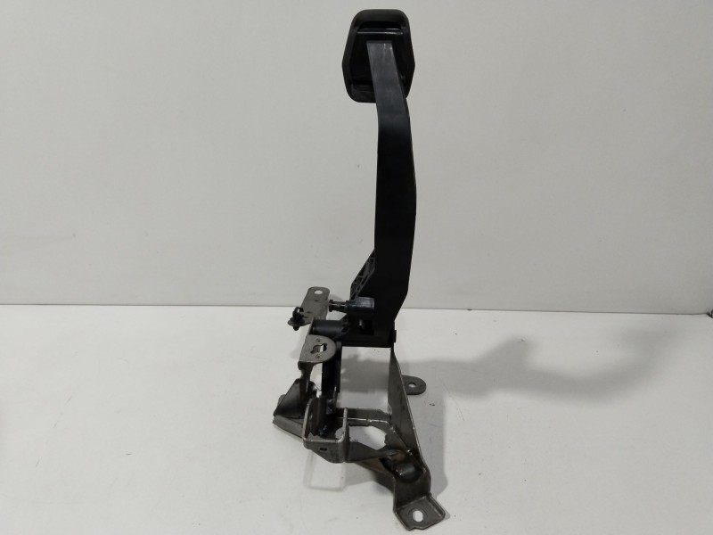 Recambio de pedal embrague para ford focus iii 1.6 tdci referencia OEM IAM BV617B633AAB  