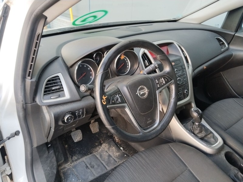 opel astra j (p10) del año 2010