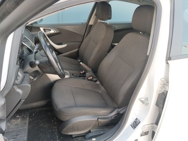 opel astra j (p10) del año 2010