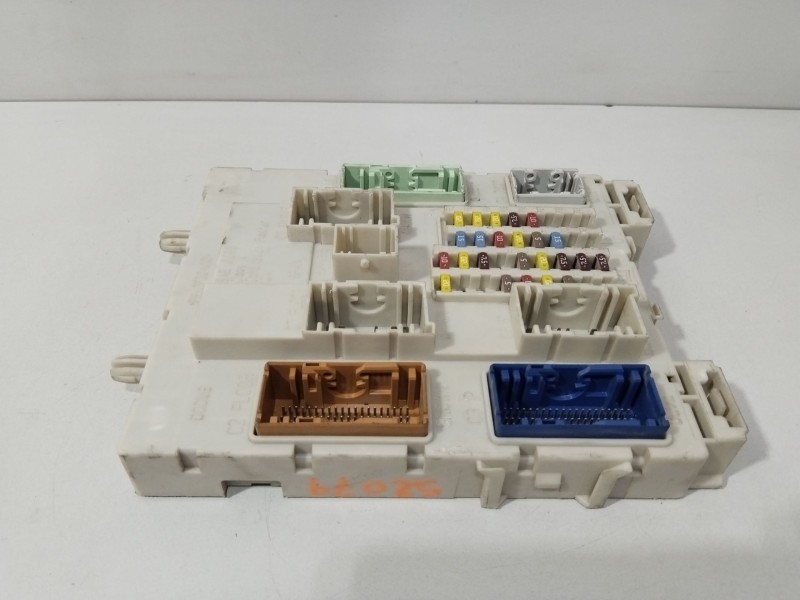 Recambio de caja reles / fusibles para ford transit connect monospace 1.5 tdci referencia OEM IAM 2443670  