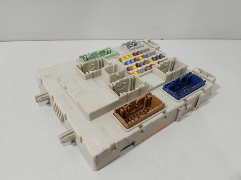 Recambio de caja reles / fusibles para ford transit connect monospace 1.5 tdci referencia OEM IAM 2443670  