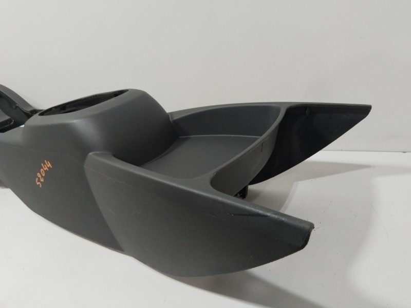 Recambio de consola central para toyota yaris (_p9_) 1.0 vvt-i (ksp90_) referencia OEM IAM 5891052020B0  