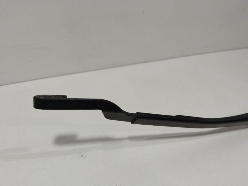 Recambio de brazo limpia delantero derecho para toyota auris (_e18_) 1.8 hybrid (zwe186_) referencia OEM IAM   