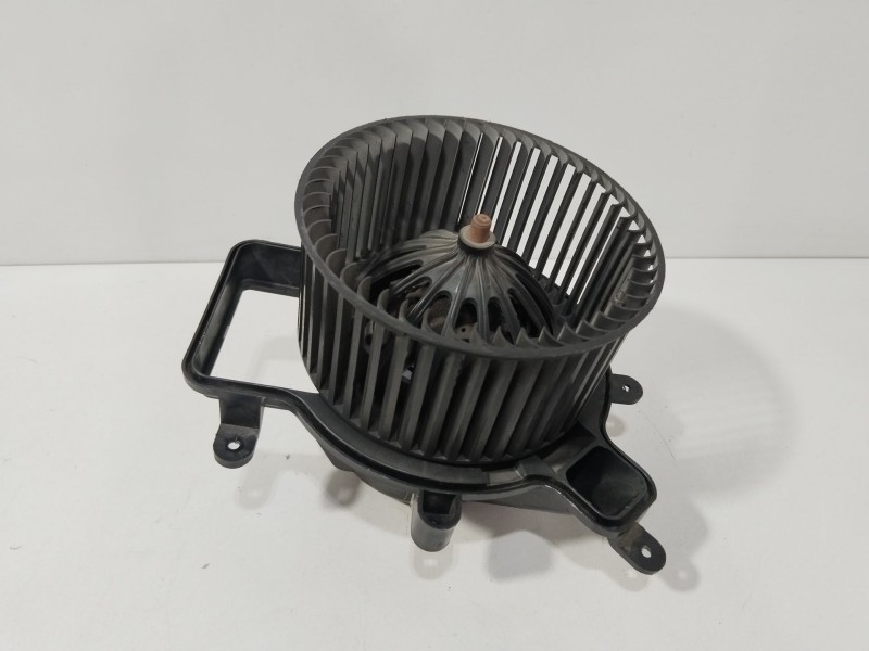 Recambio de motor calefaccion para peugeot 5008 active referencia OEM IAM 6441CP  25015050