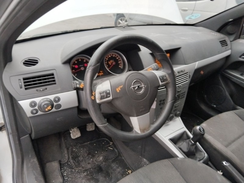 opel astra h gtc (a04) del año 2008