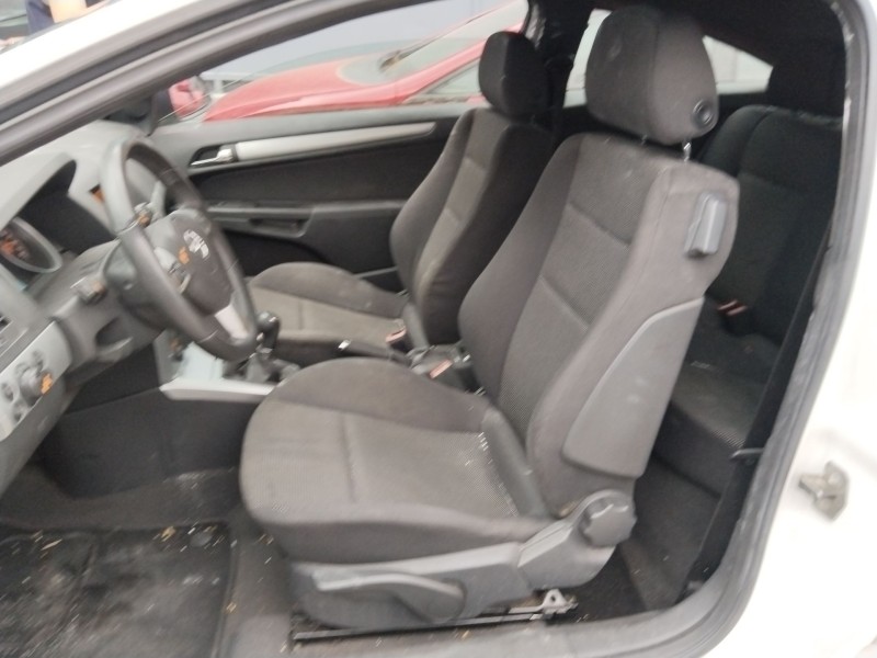 opel astra h gtc (a04) del año 2008