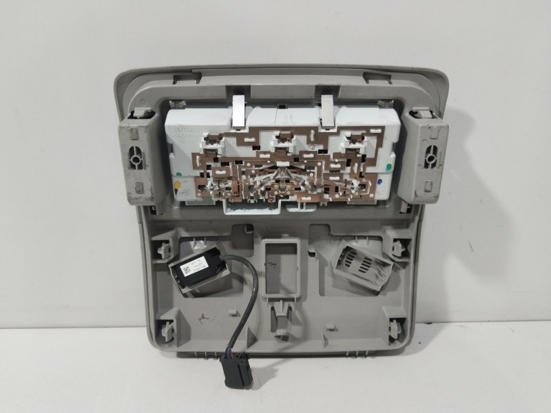 Recambio de luz interior para peugeot 407 st confort referencia OEM IAM 13275997  