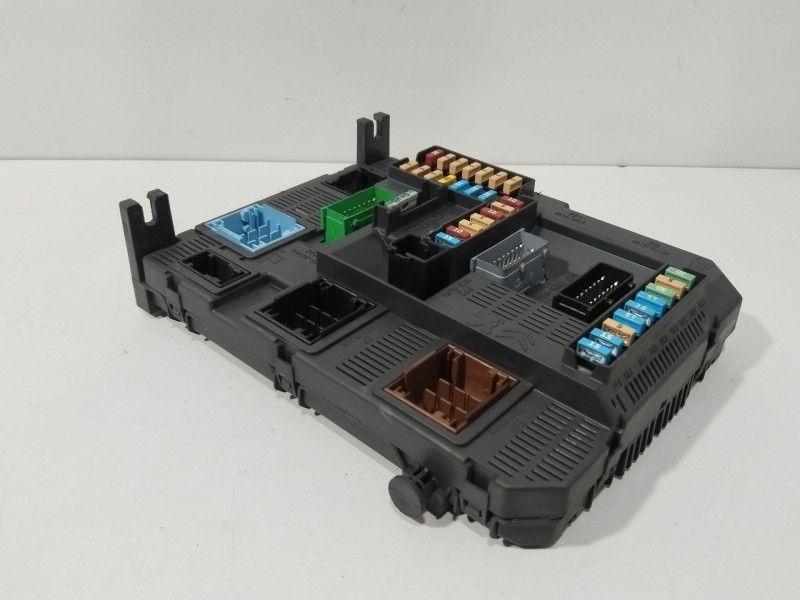 Recambio de caja reles / fusibles para citroën c-elysée shine referencia OEM IAM 9807531680  