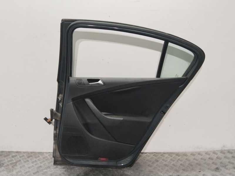 Recambio de puerta trasera derecha para volkswagen passat b6 (3c2) 2.0 tdi referencia OEM IAM 3C5833056H  