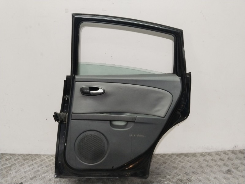 Recambio de puerta trasera derecha para seat leon (1p1) 1.9 tdi referencia OEM IAM 1P0833056  