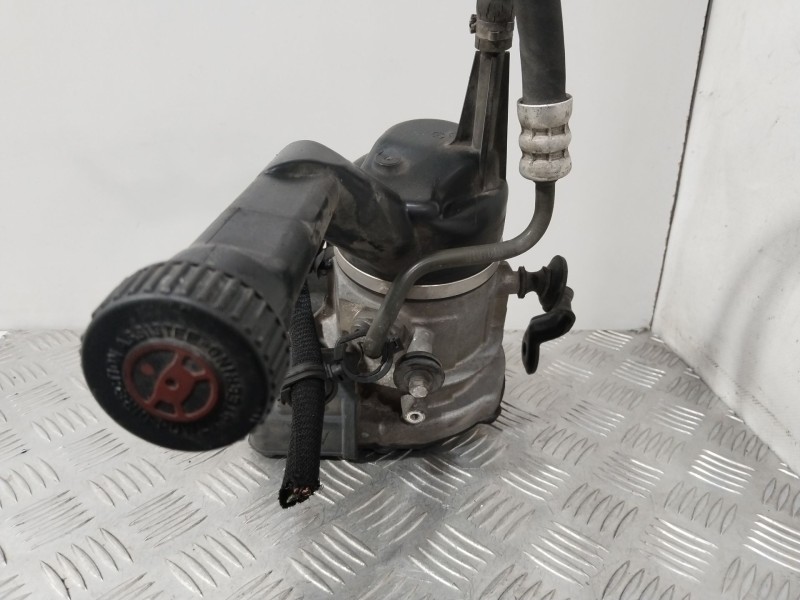 Recambio de bomba direccion para peugeot 308 confort referencia OEM IAM 9684979180  