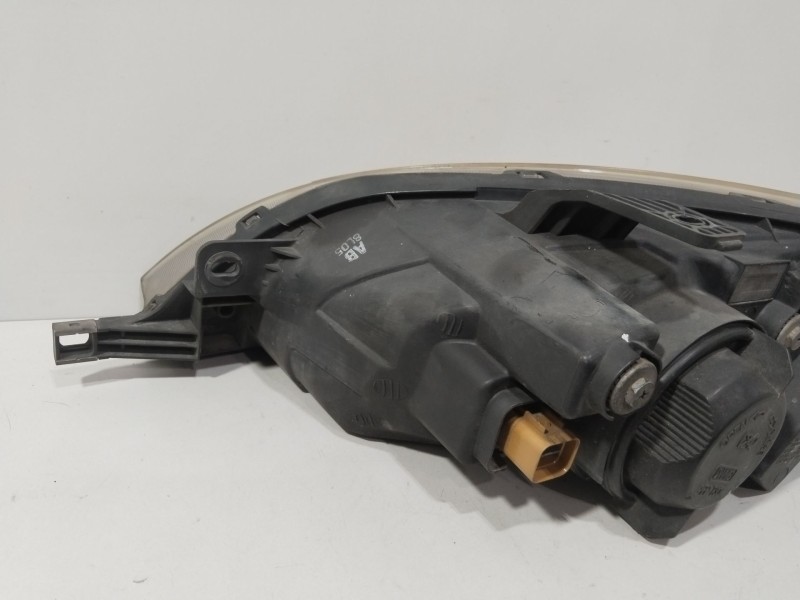 Recambio de faro derecho para chevrolet lacetti (j200) 1.8 referencia OEM IAM 96943713  