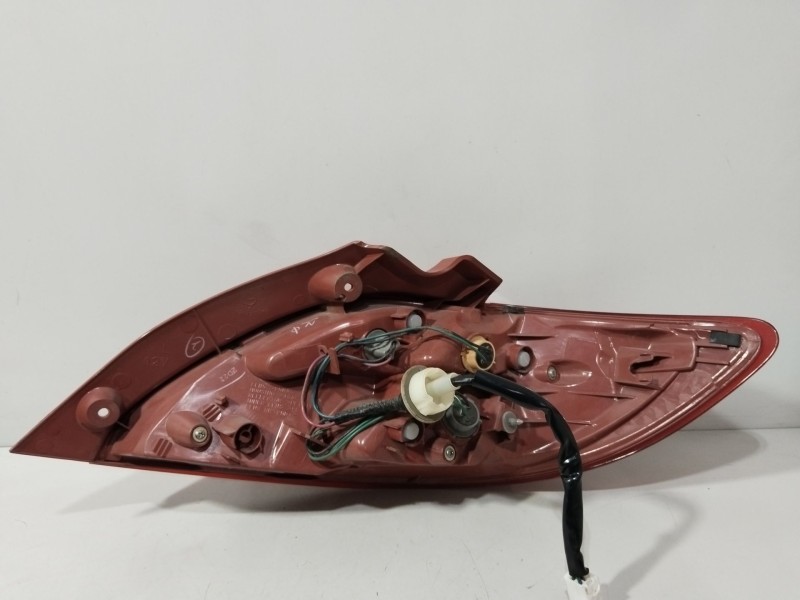 Recambio de piloto trasero izquierdo para mazda 2 (de_, dh_) 1.3 (de3fs) referencia OEM IAM D65151160  