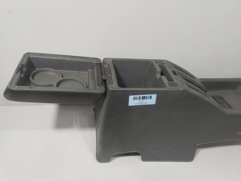 Recambio de apoyabrazos central para nissan terrano ii (r20) 2.7 tdi 4wd referencia OEM IAM 969107F000  