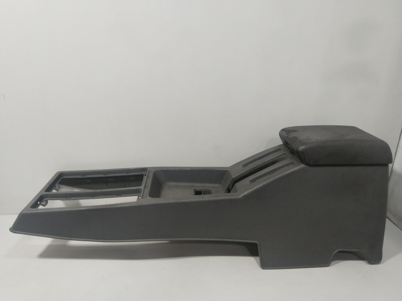 Recambio de apoyabrazos central para nissan terrano ii (r20) 2.7 tdi 4wd referencia OEM IAM 969107F000  