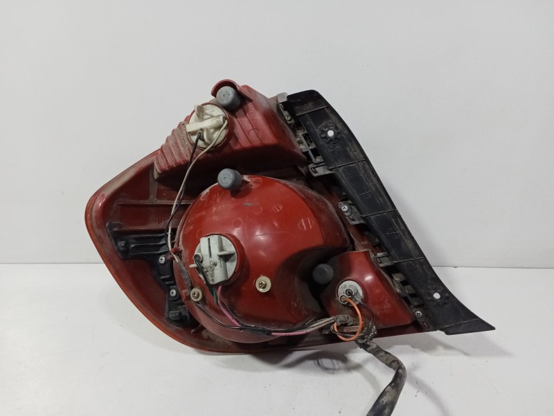 Recambio de piloto trasero derecho para hyundai accent ii (lc) 1.3 referencia OEM IAM 9240225710  