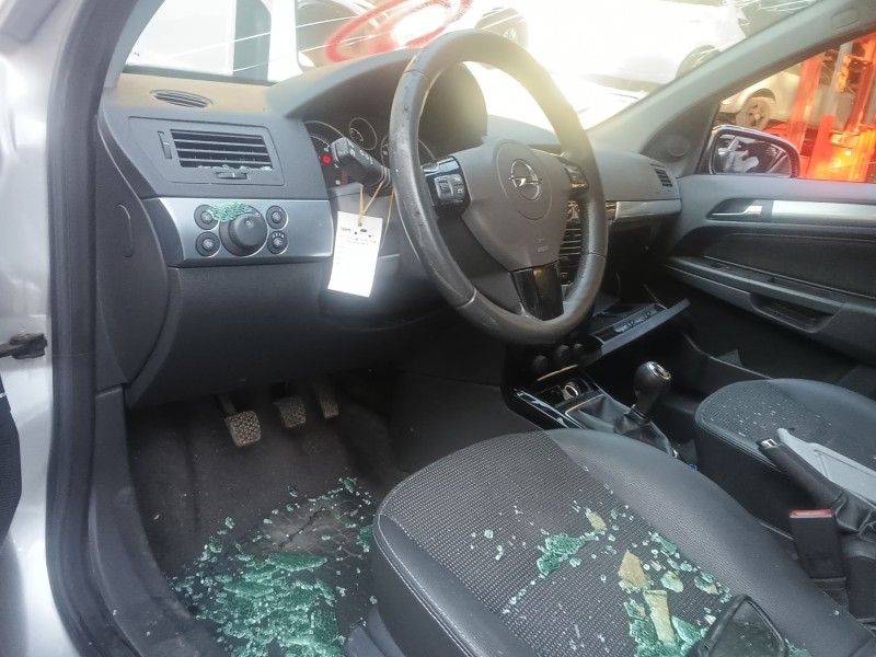 opel astra h (a04) del año 2009