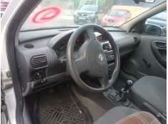 opel corsa c (x01) del año 2001 2