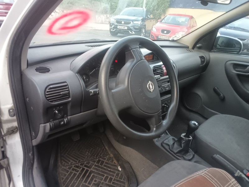 opel corsa c (x01) del año 2001