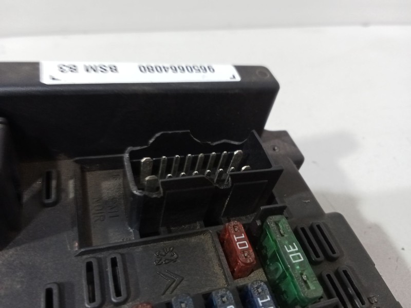 Recambio de caja reles / fusibles para peugeot 307 break (3e) 2.0 hdi 135 referencia OEM IAM 9650664080  