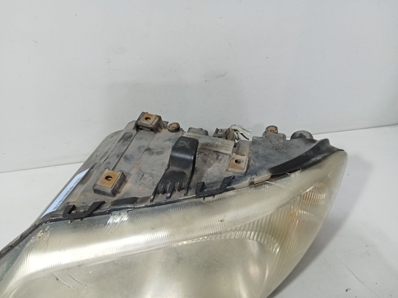 Recambio de faro izquierdo para chrysler voyager iv (rg, rs) 2.5 crd referencia OEM IAM 04857703AB  