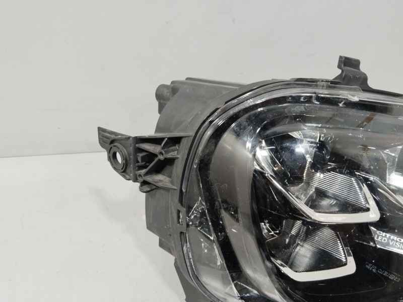 Recambio de faro derecho para citroën c3 iii (sx) 1.2 puretech 82 referencia OEM IAM 9836161580  