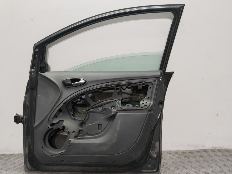 Recambio de puerta delantera derecha para seat altea (5p1) 1.6 tdi referencia OEM IAM 5P0831056A  GRIS