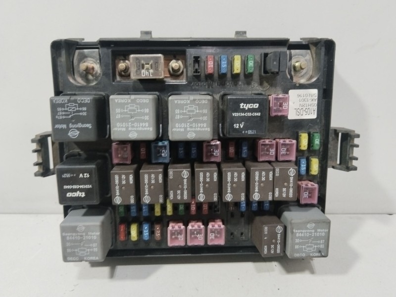 Recambio de caja reles / fusibles para ssangyong rodius i 2.7 xdi 4wd referencia OEM IAM A105DSL  