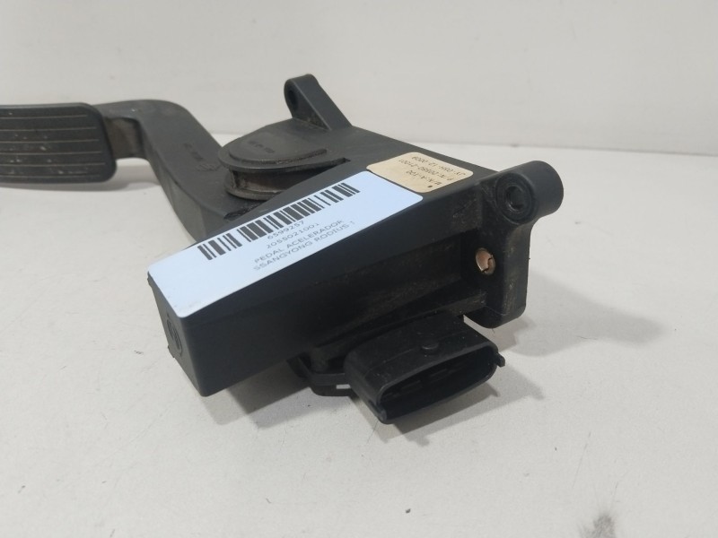 Recambio de pedal acelerador para ssangyong rodius i 2.7 xdi 4wd referencia OEM IAM 2055021001  