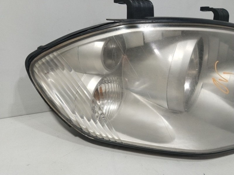 Recambio de faro derecho para ssangyong rodius i 2.7 xdi 4wd referencia OEM IAM 1080502  