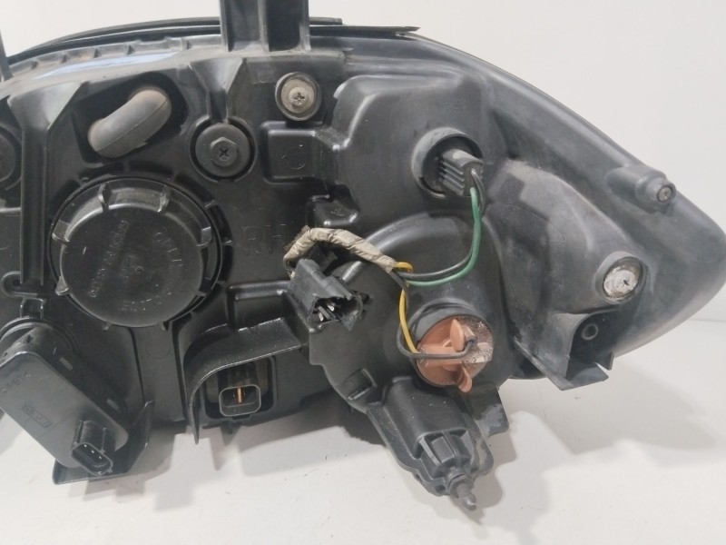 Recambio de faro derecho para ssangyong rodius i 2.7 xdi 4wd referencia OEM IAM 1080502  
