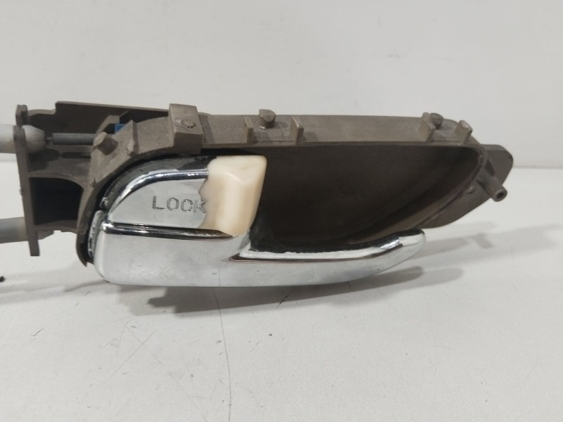 Recambio de cerradura puerta delantera izquierda para ssangyong rodius i 2.7 xdi 4wd referencia OEM IAM 7121021024  