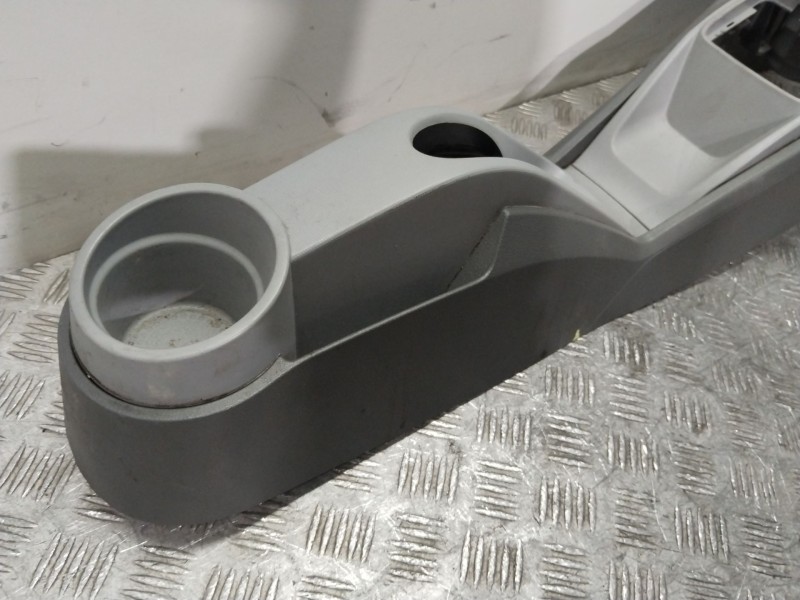 Recambio de consola central para seat ibiza iv (6j5, 6p1) 1.4 referencia OEM IAM 6J0863243  