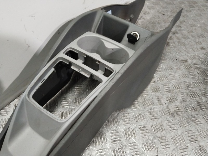 Recambio de consola central para seat ibiza iv (6j5, 6p1) 1.4 referencia OEM IAM 6J0863243  