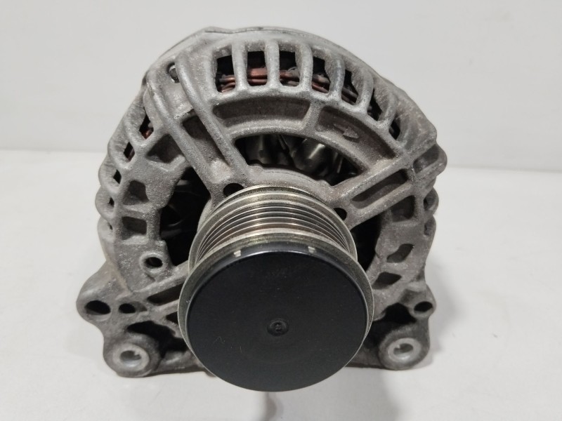 Recambio de alternador para seat leon (1p1) 2.0 tdi 16v referencia OEM IAM 06F903023F  