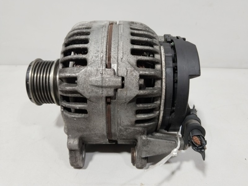 Recambio de alternador para seat leon (1p1) 2.0 tdi 16v referencia OEM IAM 06F903023F  