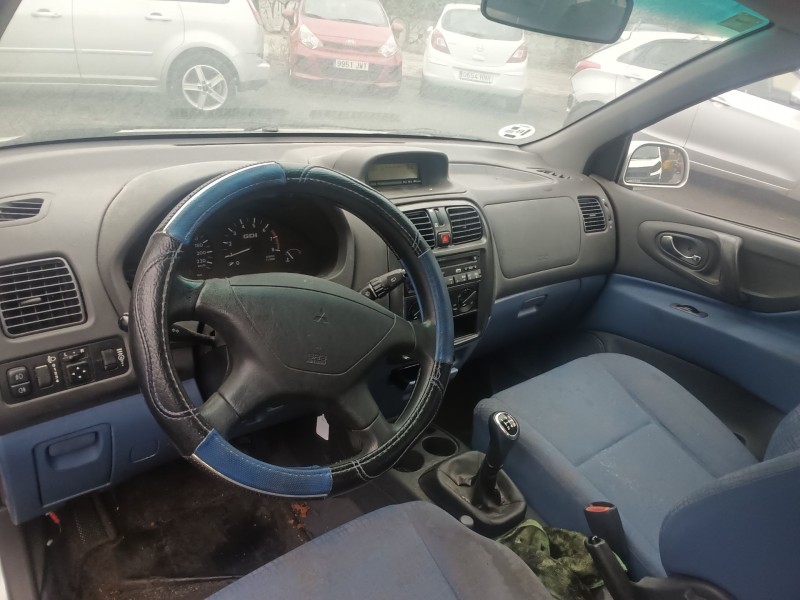 mitsubishi space star monospace (dg_a) del año 2002