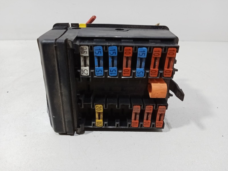 Recambio de caja reles / fusibles para peugeot 406 (8b) 1.8 16v referencia OEM IAM PA66B2013  